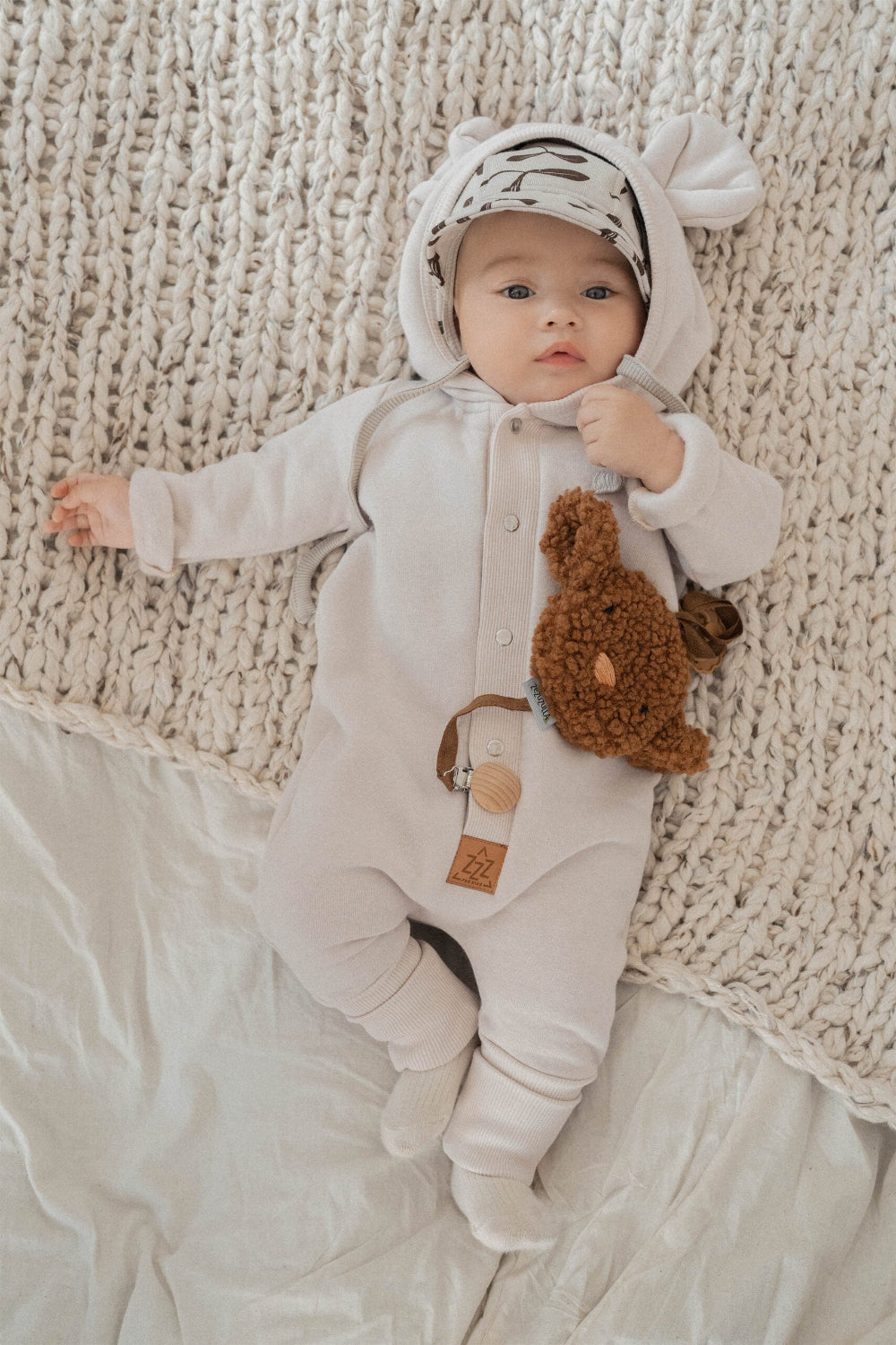 Vauvan jumpsuit nallen korvilla-Zezuzulla 