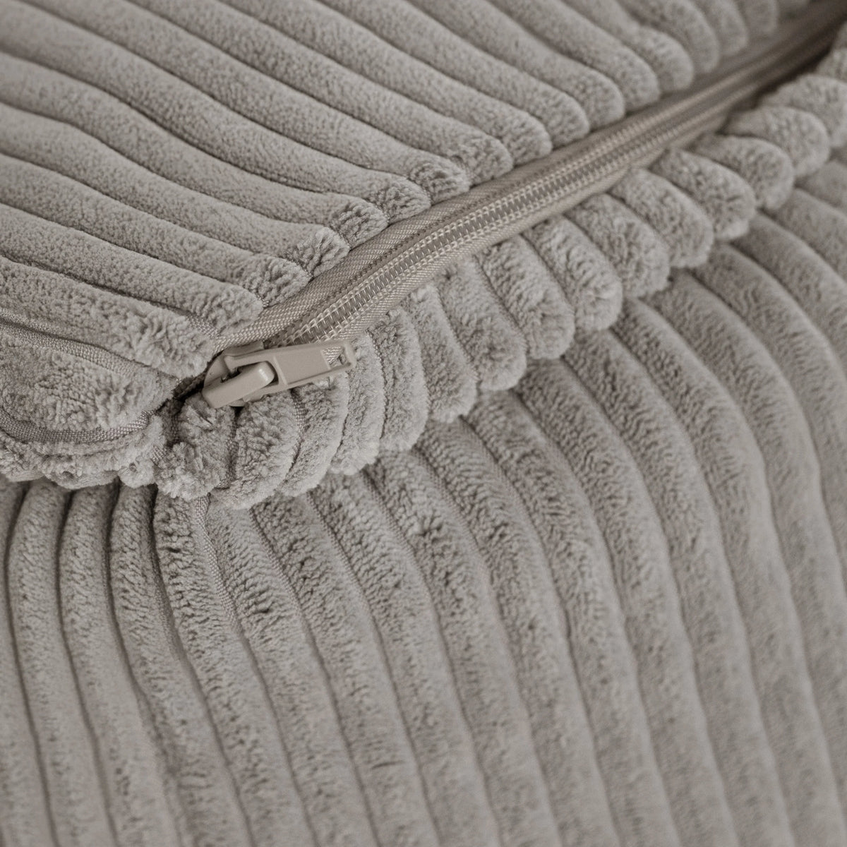 PLUSH NEST Puffy neliö säkkituoli, beige, vakosametti
