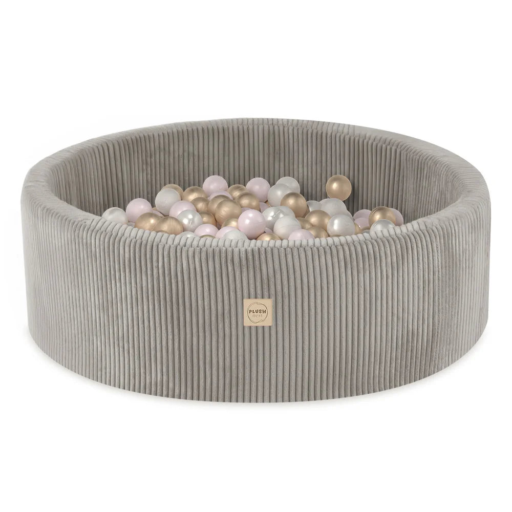 Beige lasten pallomeri