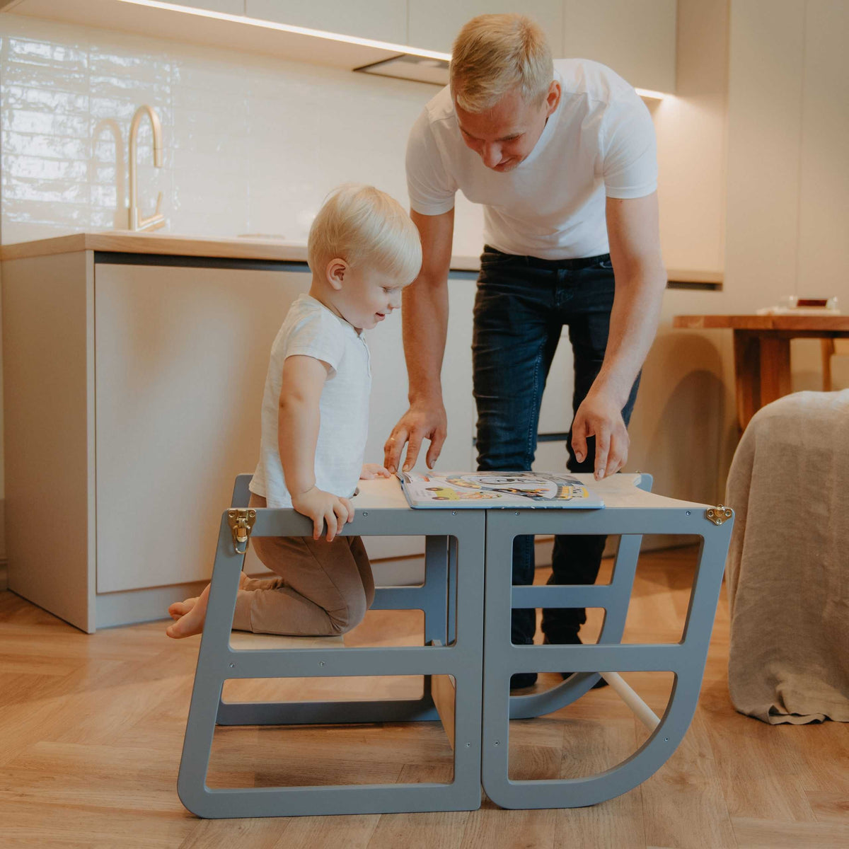 Muuntautuva lasten apujakkara/keittiötorni - Pöytä ja tuoli