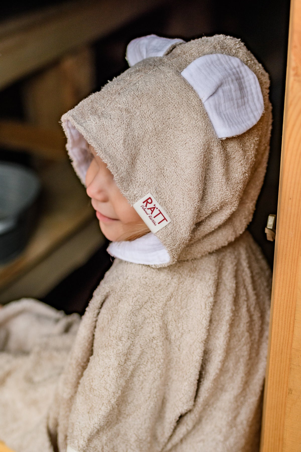 pyyheponcho nallen korvilla, Nalle