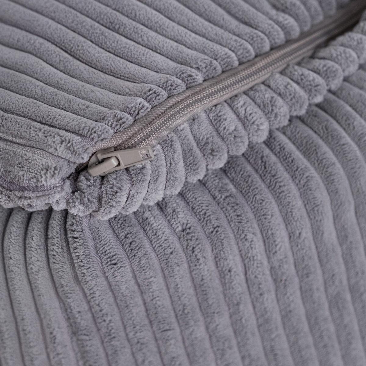 PLUSH NEST Puffy neliö säkkituoli, harmaa, vakosametti